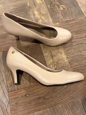LifeStride Parigi Nude Beige Soft System Pumps Heels Size 7.5M